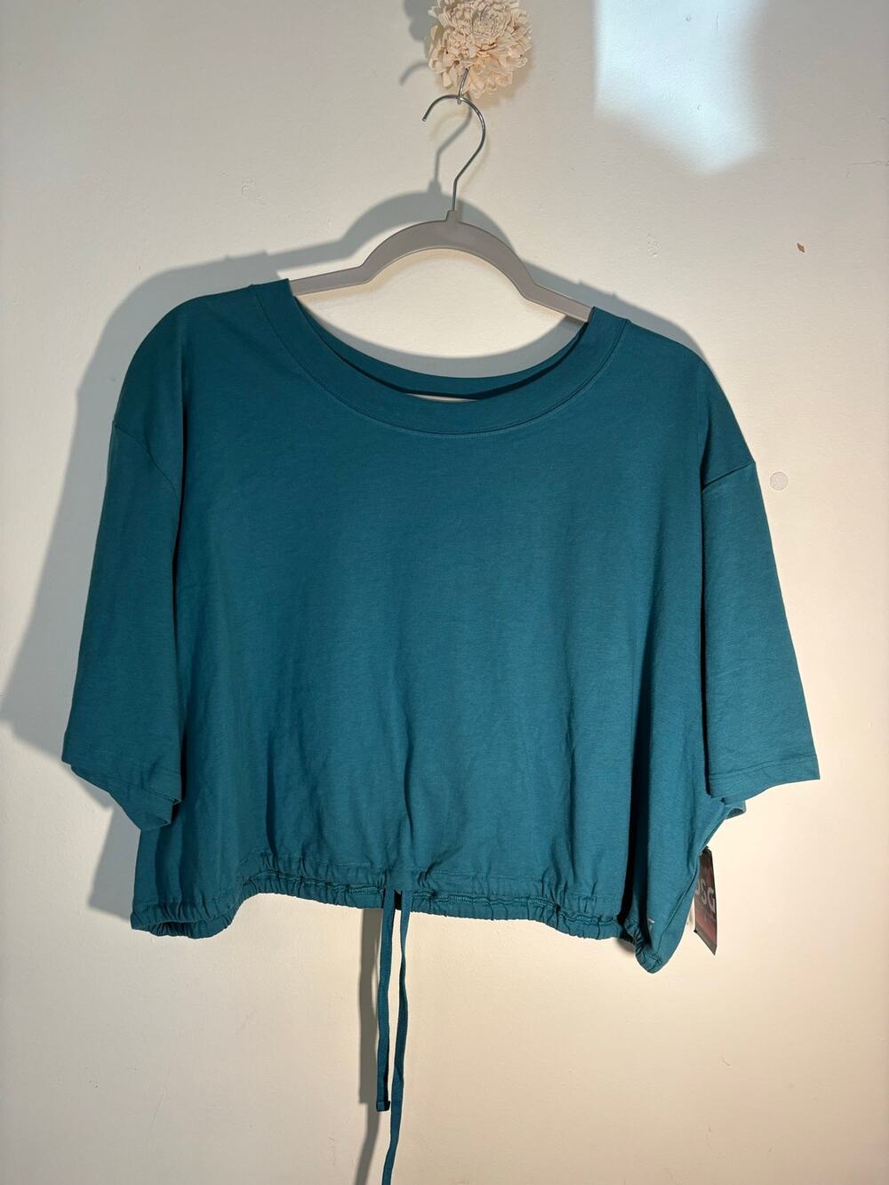 DSG 2x green teal cropped short sleeve shirt